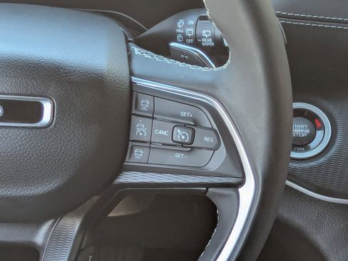 Used 2023 Jeep Grand Cherokee Altitude AWD/4WD image 18