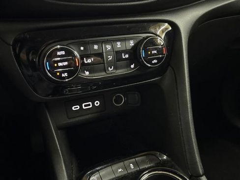 Used 2020 Buick Encore GX Select FWD image 39