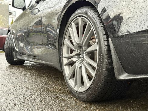 Used 2017 INFINITI Q60 Red Sport 400 image 32