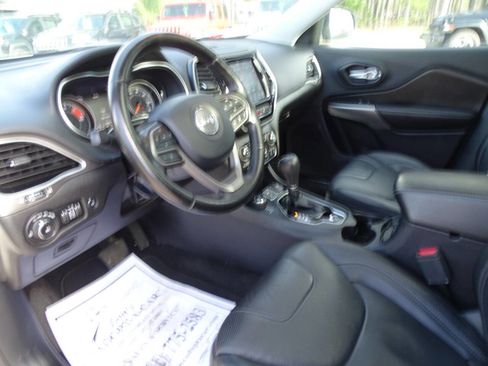 Used 2020 Jeep Cherokee Limited w/ Luxury Group AWD/4WD image 15