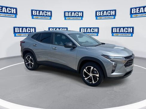 Used 2026 Chevrolet Trax RS w/ Driver Confidence Package FWD image 2