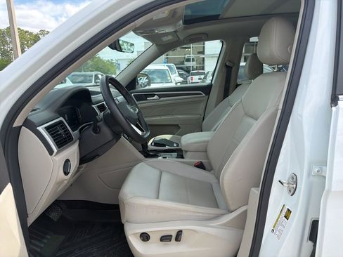 Certified 2023 Volkswagen Atlas SE w/ Panoramic Sunroof Package image 2