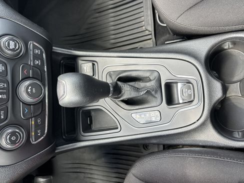 Used 2020 Jeep Cherokee Latitude image 23