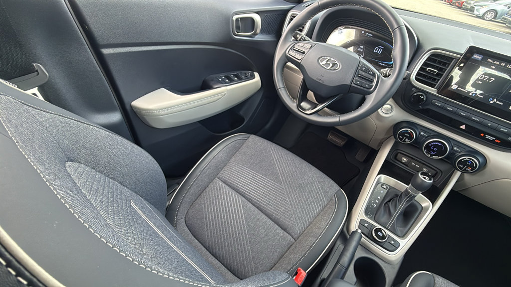 Used 2026 Hyundai Venue SEL FWD image 14