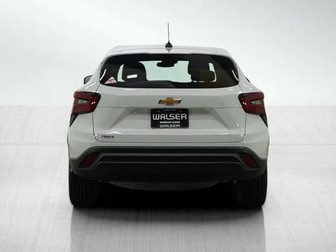 Used 2024 Chevrolet Trax LS image 4