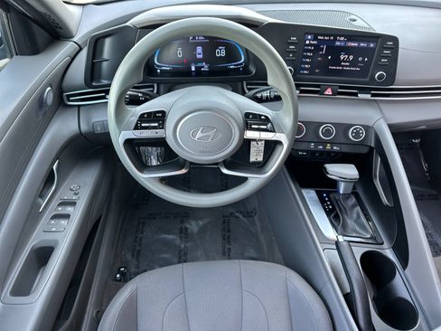 Used 2024 Hyundai Elantra SE FWD image 13