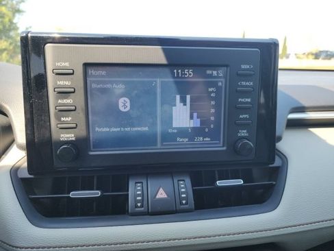 Used 2019 Toyota RAV4 XLE Premium FWD image 10