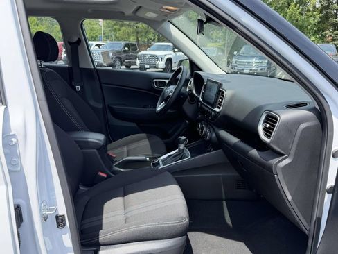 Used 2025 Hyundai Venue SEL FWD image 12