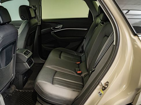 Used 2021 Audi e-tron Premium w/ Convenience Plus Package image 36