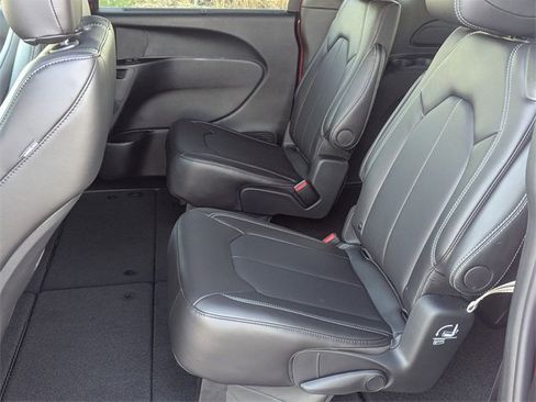 New 2026 Chrysler Pacifica Select image 19
