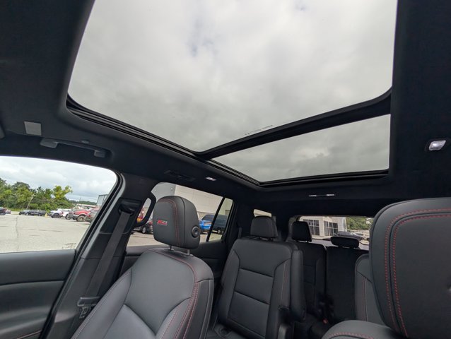 Used 2026 Chevrolet Traverse Z71 w/ LPO, Floor Liner Package AWD/4WD image 16