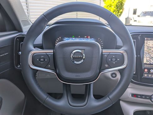 Used 2023 Volvo XC40 B5 Ultimate w/ Protection Package Premier AWD/4WD image 15
