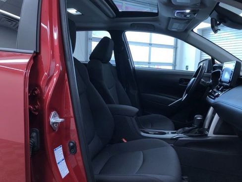 Certified 2022 Toyota Corolla Cross LE w/ Moonroof Package image 22
