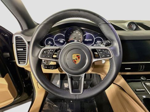 Used 2023 Porsche Cayenne AWD/4WD image 13