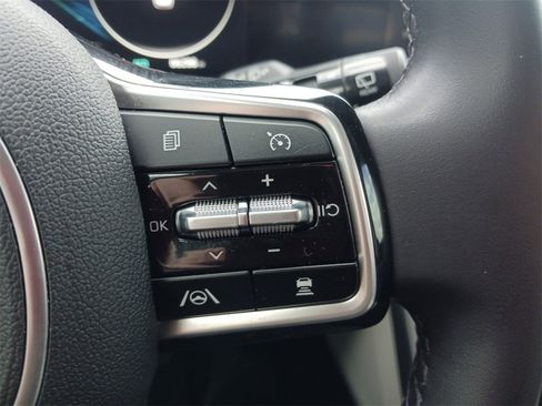 Used 2024 Kia Carnival SX image 33