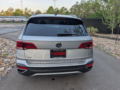 Certified 2023 Volkswagen Taos SEL AWD/4WD image 4