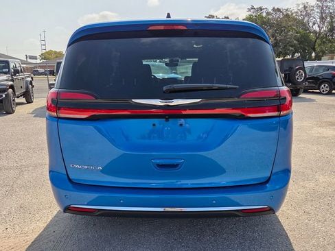 New 2026 Chrysler Pacifica Select FWD image 6