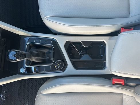 Used 2022 Volkswagen Tiguan SE w/ Panoramic Sunroof Package image 33