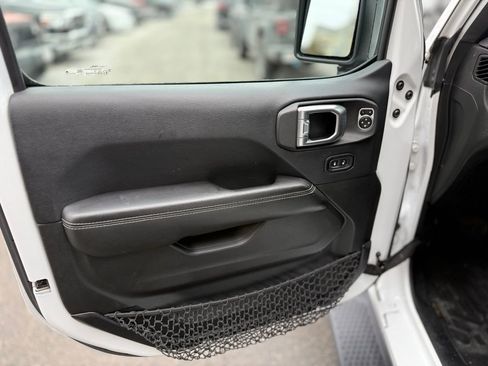 Used 2018 Jeep Wrangler Unlimited Sahara w/ Cold Weather Group image 21