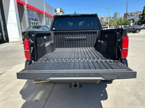 Used 2025 Toyota Tacoma SR5 AWD/4WD image 25