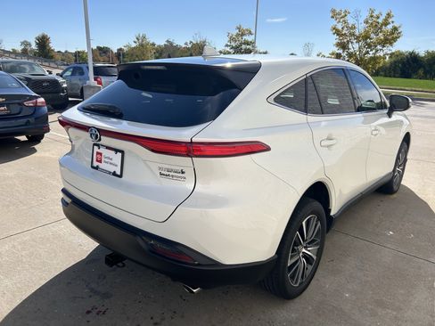 Certified 2021 Toyota Venza LE image 6