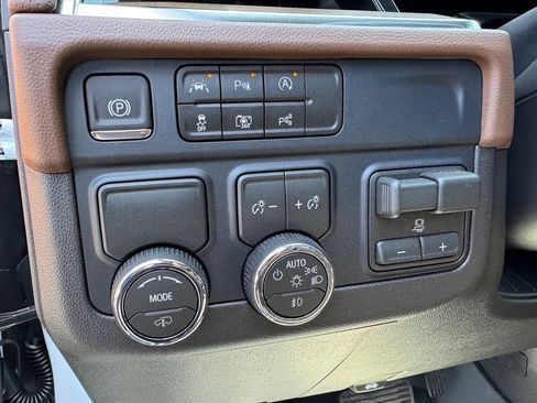 New 2026 Chevrolet Suburban High Country RWD image 15