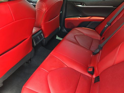 Used 2022 Toyota Camry XSE FWD image 11