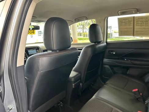 Used 2015 Mitsubishi Outlander SE FWD image 32