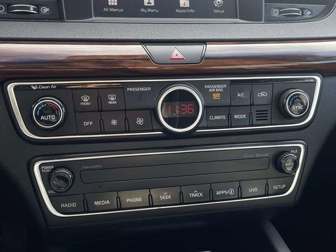 Used 2018 Kia Cadenza Premium image 18