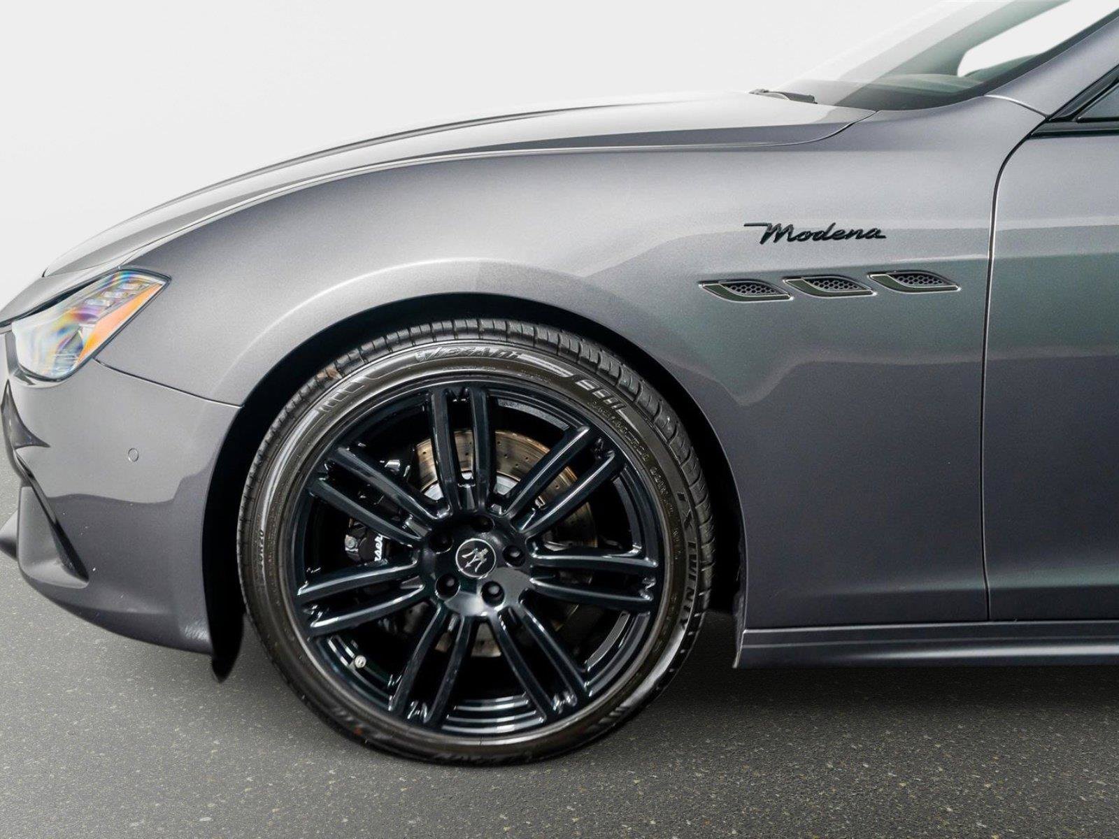 Used 2023 Maserati Ghibli Modena Q4 AWD/4WD image 16