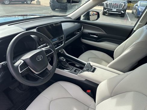 Used 2024 Toyota Grand Highlander XLE image 16