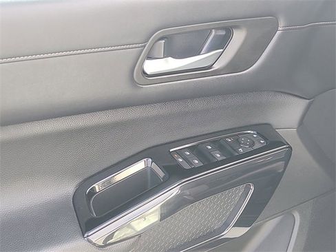 Used 2022 Nissan Pathfinder SV image 20