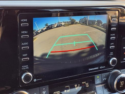 Used 2022 Toyota Highlander XLE image 10