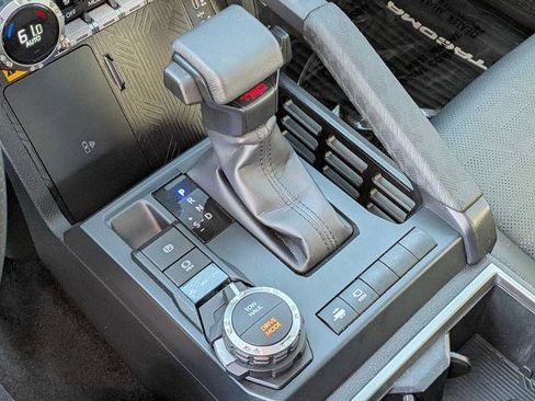 Used 2025 Toyota Tacoma TRD Sport w/ TRD Sport Premium Package image 34