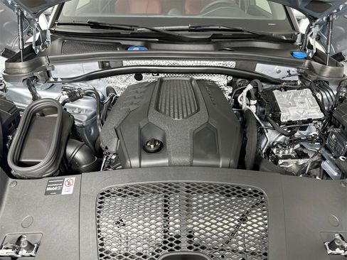 Certified 2025 Porsche Macan image 39
