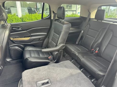Used 2019 GMC Acadia Denali w/ Technology Package FWD image 14