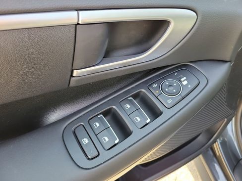 Used 2025 Hyundai Sonata SE FWD image 17