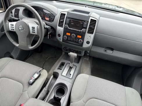 Used 2015 Nissan Frontier SV w/ SV Value Truck Package AWD/4WD image 13
