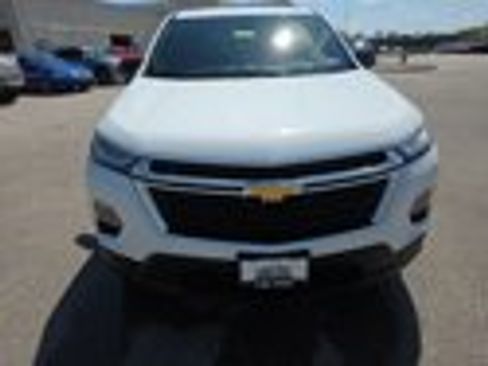 Used 2023 Chevrolet Traverse LS image 2