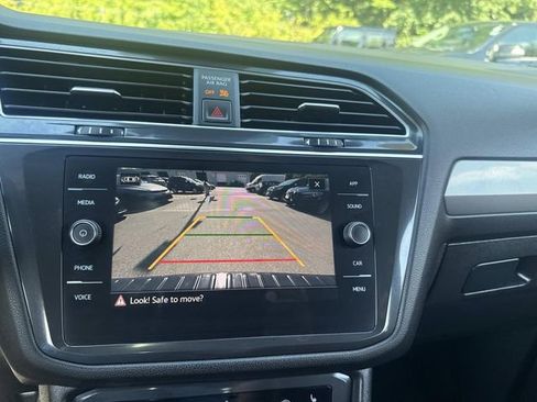 Used 2022 Volkswagen Tiguan SE R-Line image 26