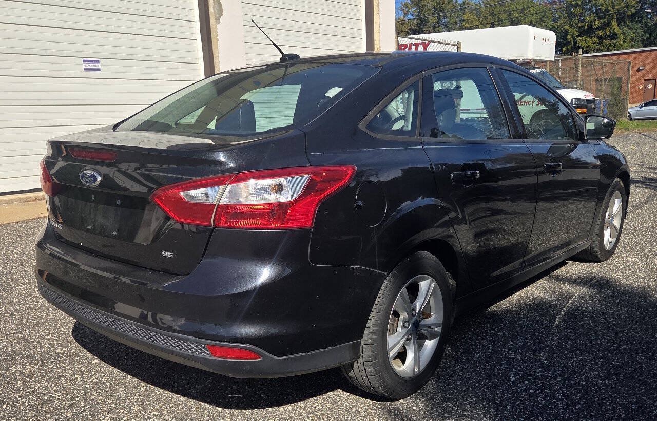 Used 2013 Ford Focus SE w/ SE Winter Pkg FWD image 7