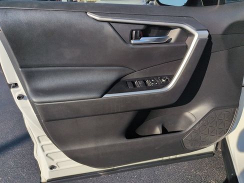 Used 2021 Toyota RAV4 XLE AWD/4WD image 10