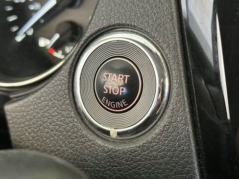 Used 2020 Nissan Rogue SV AWD/4WD image 25
