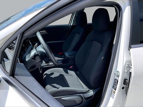 Certified 2024 Kia Sportage LX FWD image 8