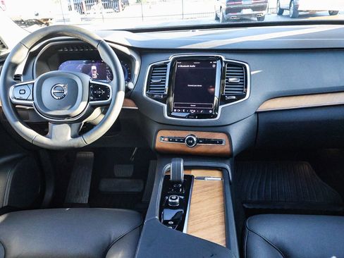 Used 2025 Volvo XC90 B5 Plus w/ Protection Package Premier image 22