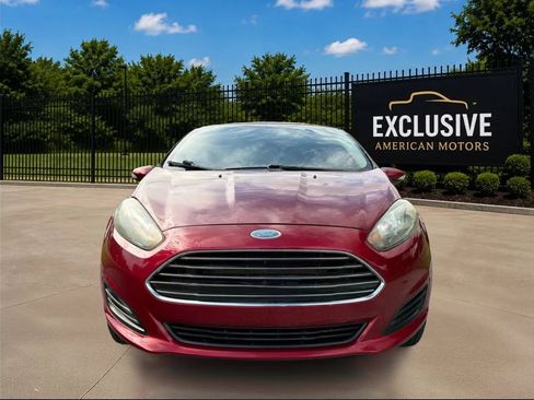 Used 2015 Ford Fiesta SE FWD image 2
