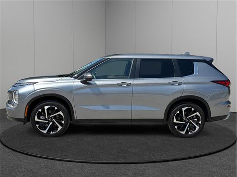 Used 2023 Mitsubishi Outlander SE image 5