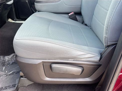 Used 2016 RAM 1500 Express RWD image 18