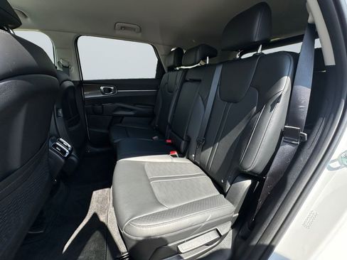 Used 2025 Kia Sorento S AWD/4WD image 13