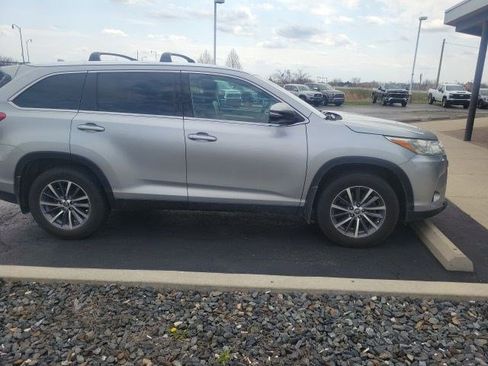 Used 2019 Toyota Highlander XLE image 2